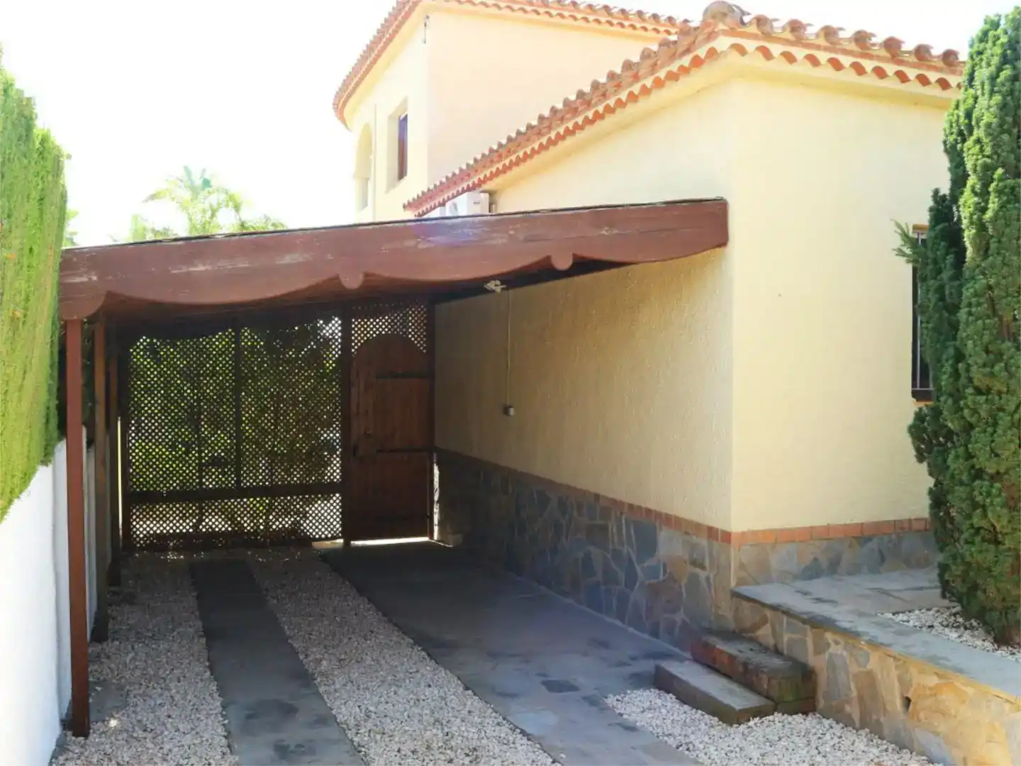 Vista exterior de Casa o xalet en venda en Mont-roig del Camp amb Aire condicionat, Piscina i Balcó