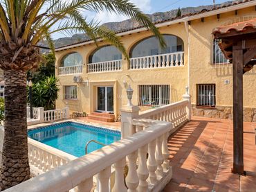 Chalet con balcón en venta en Maryvilla