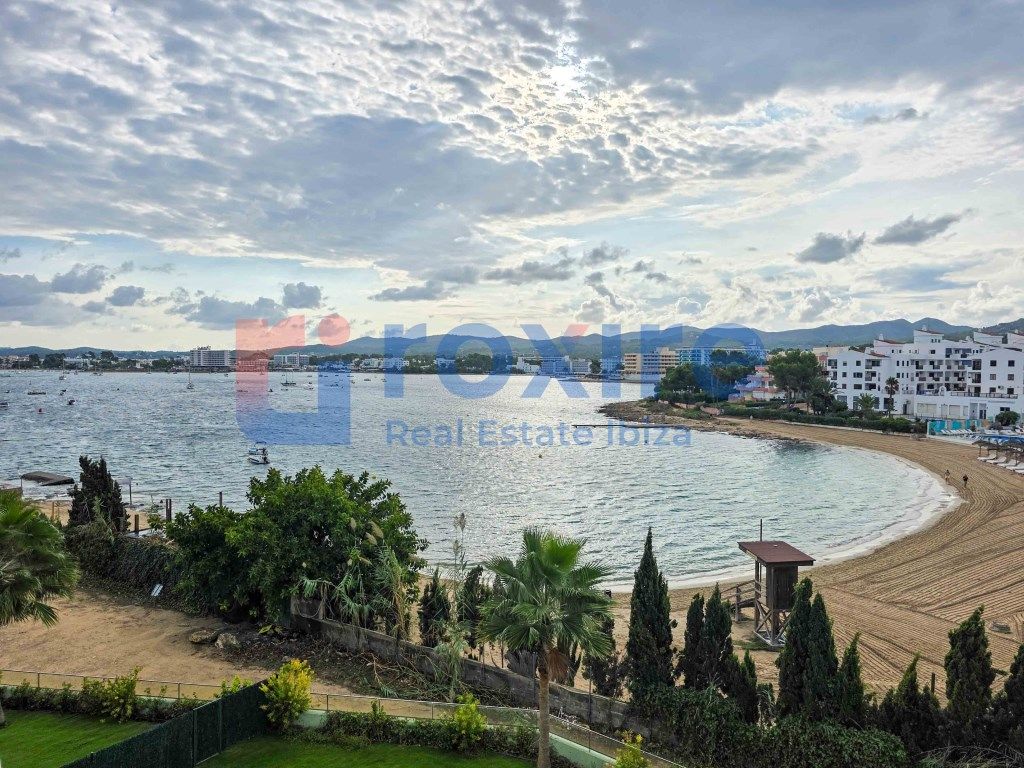 Àtic en venda en Sant Josep de sa Talaia amb Aire condicionat, Jardí privat i Terrassa