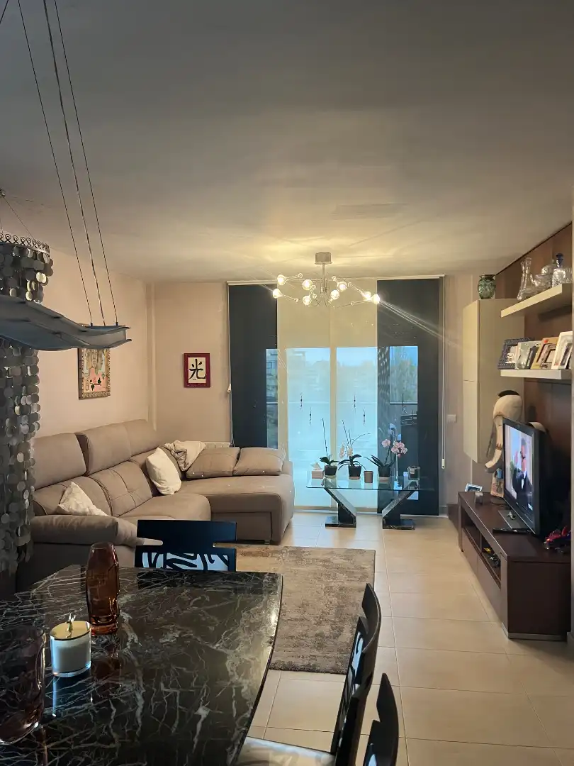 Wohnzimmer von Dachboden zum Verkauf in Salou mit Klimaanlage, Heizung und Privatgarten