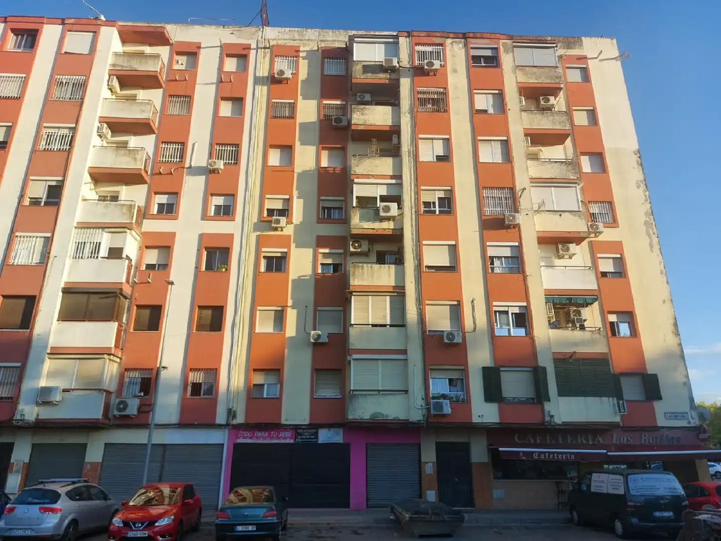 Vista exterior de Pis en venda en Dos Hermanas