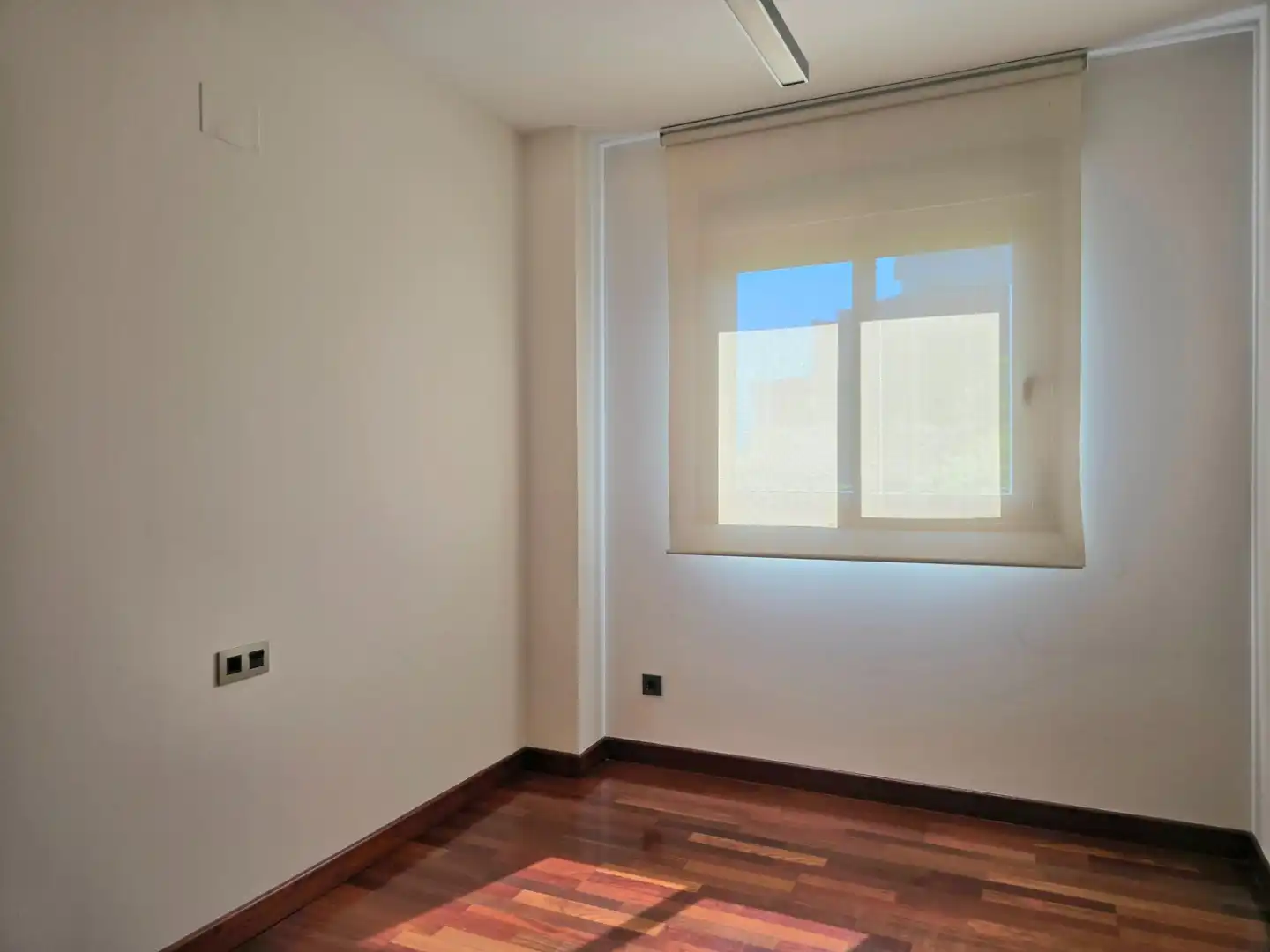 Habitación de Apartamento de alquiler en Torremolinos con Aire acondicionado, Calefacción y Jardín privado