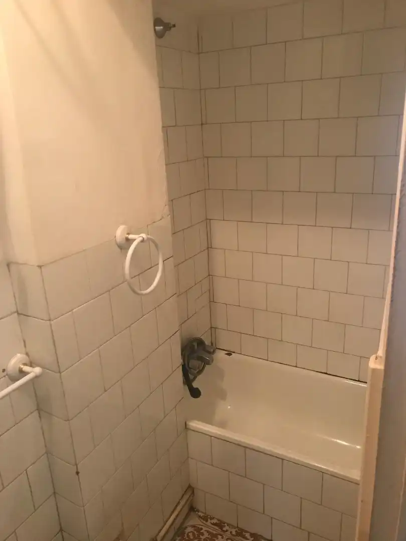 Bathroom of Apartments for sale in  Logroño  with Heating and Washing machine