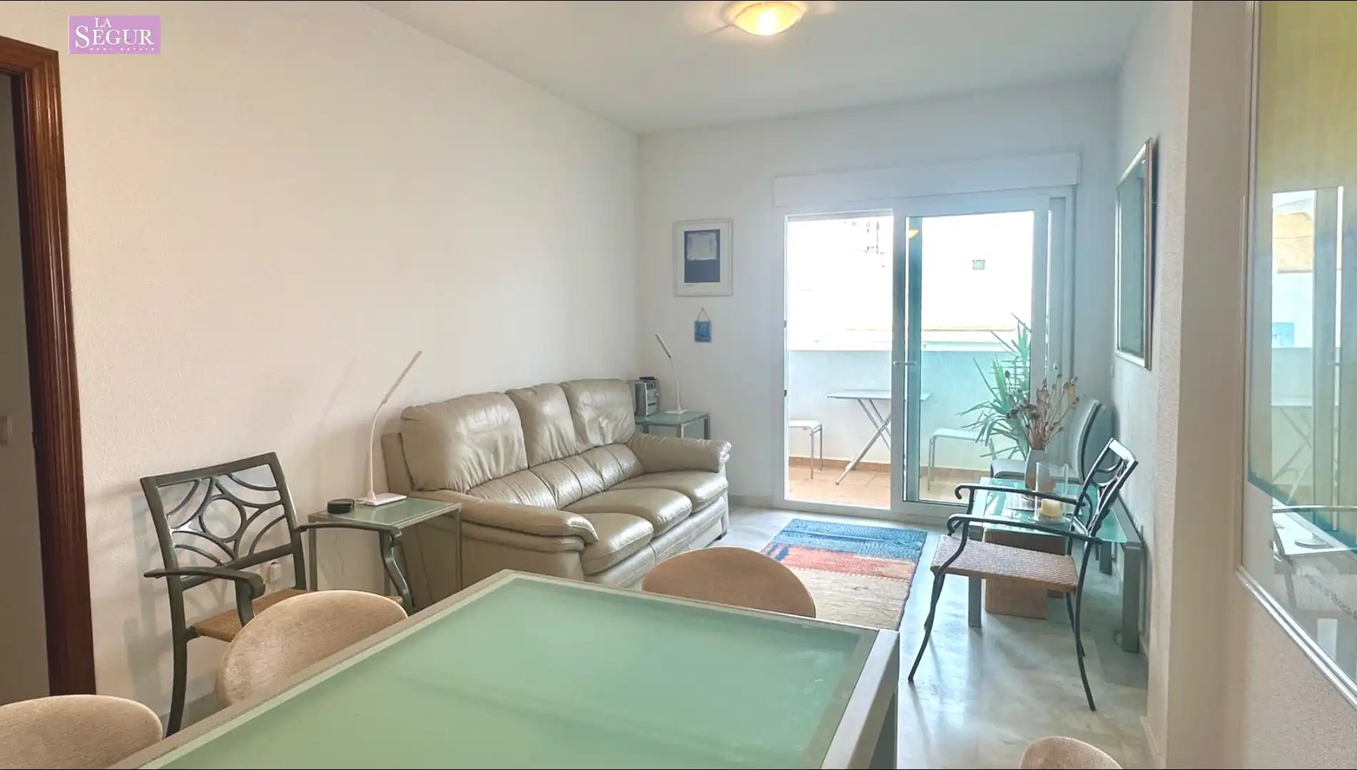 Sala d'estar de Pis en venda en Conil de la Frontera amb Terrassa i Moblat