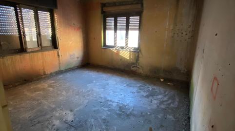 Foto 3 de Casa adosada en venda a Calle Doctor Alonso Grande, La Felguera, Asturias