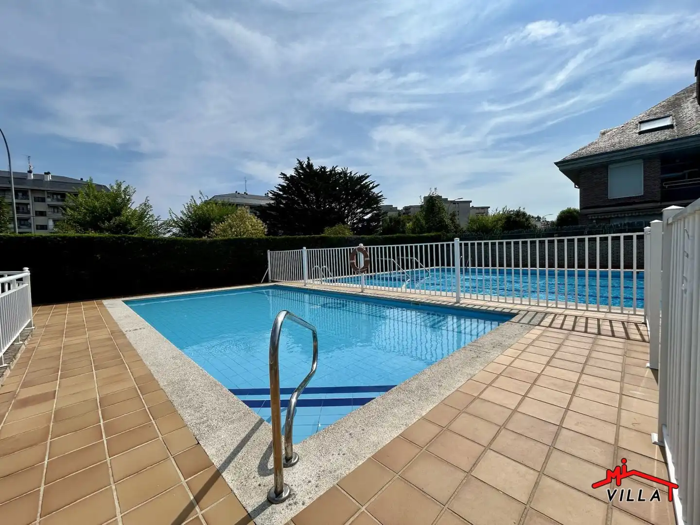 Piscina de Pis en venda en Laredo amb Calefacció, Terrassa i Traster