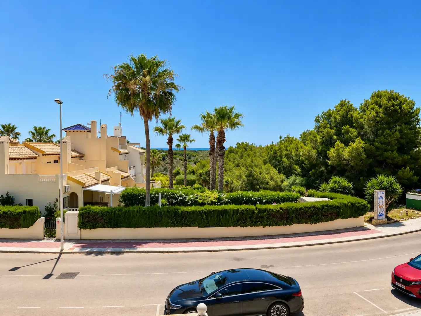 Vista exterior de Casa o xalet en venda en Orihuela amb Aire condicionat, Calefacció i Jardí privat
