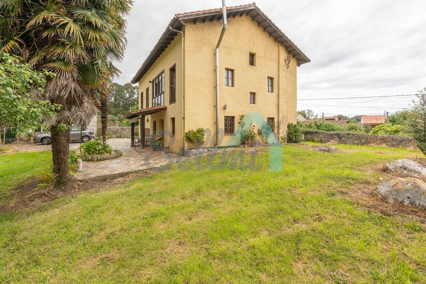 Vista exterior de Casa o xalet en venda en Llanes amb Calefacció, Jardí privat i Parquet