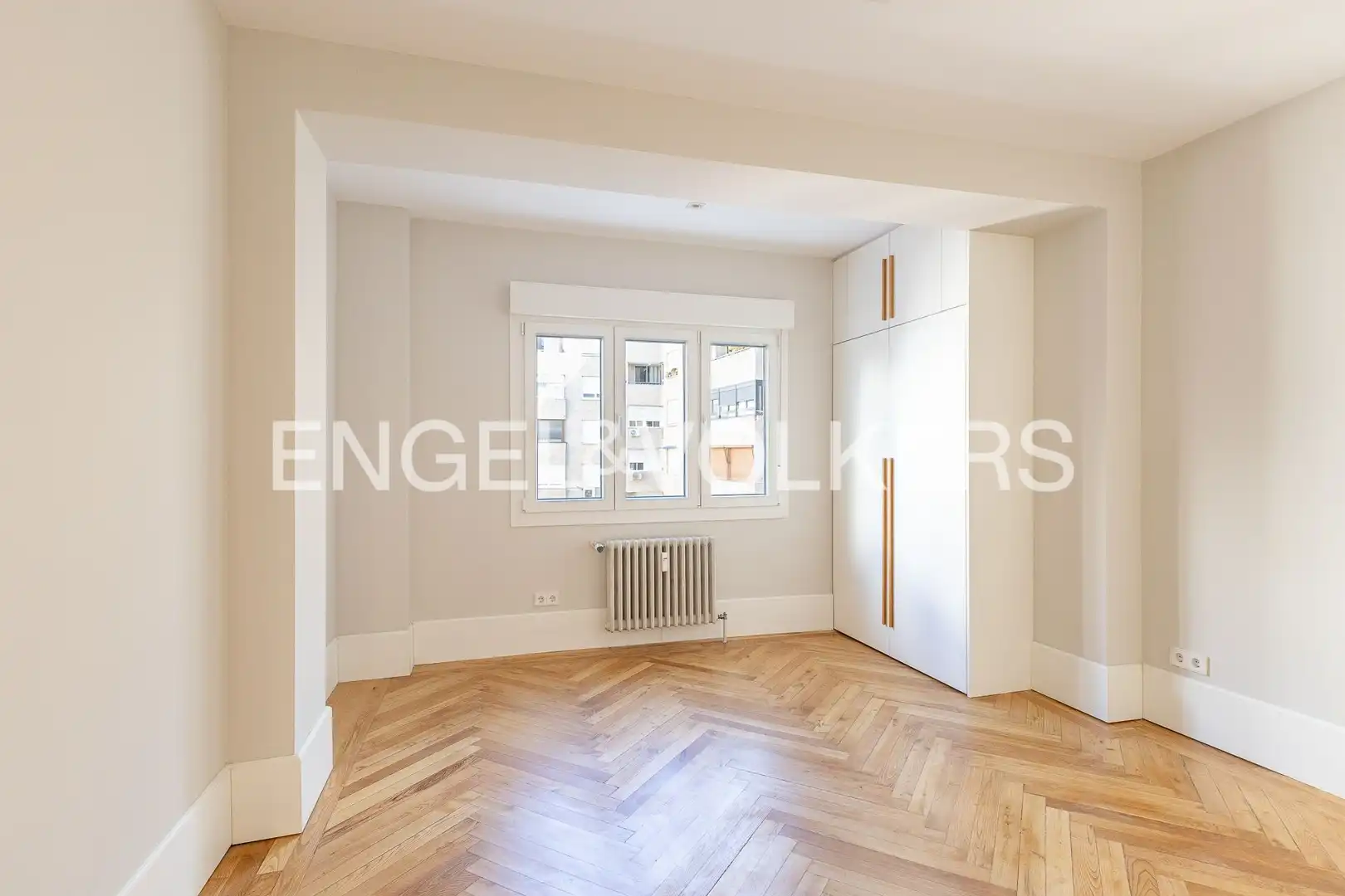 Schlafzimmer von Wohnung zur Miete in Madrid mit Klimaanlage, Heizung und Parkett