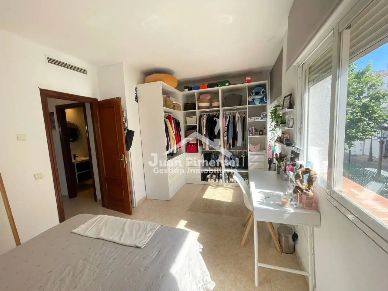 Dormitori de Casa adosada en venda en Estepona amb Aire condicionat, Jardí privat i Terrassa