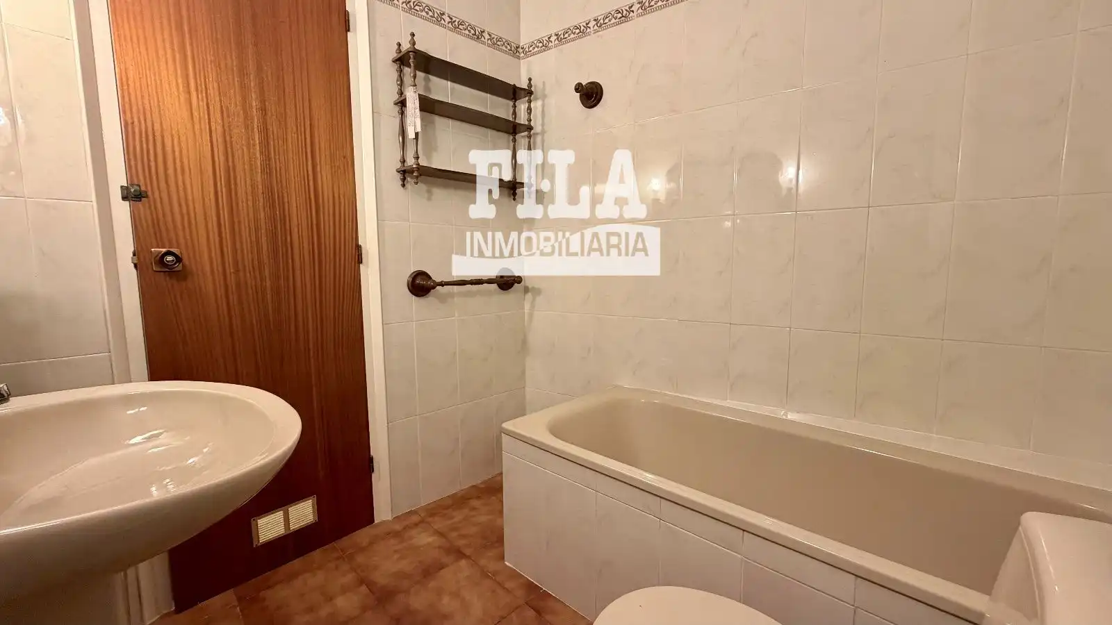 Bany de Casa o xalet en venda en Cunit amb Aire condicionat, Calefacció i Jardí privat