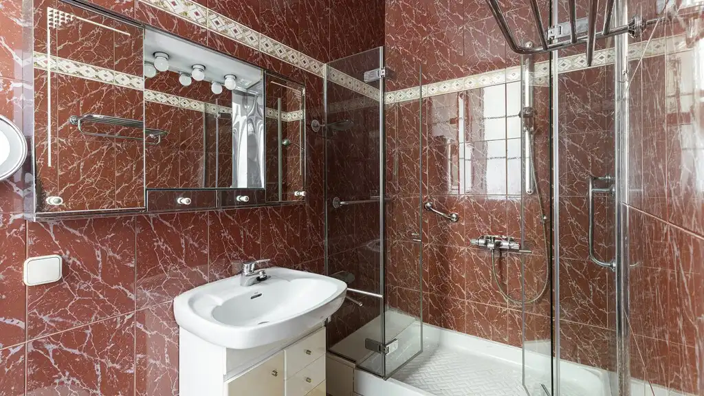 Bany de Apartament en venda en Barcelona amb Calefacció, Terrassa i Balcó