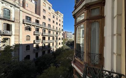 Exterior view of Flat for sale in  Barcelona Capital  with Balcony