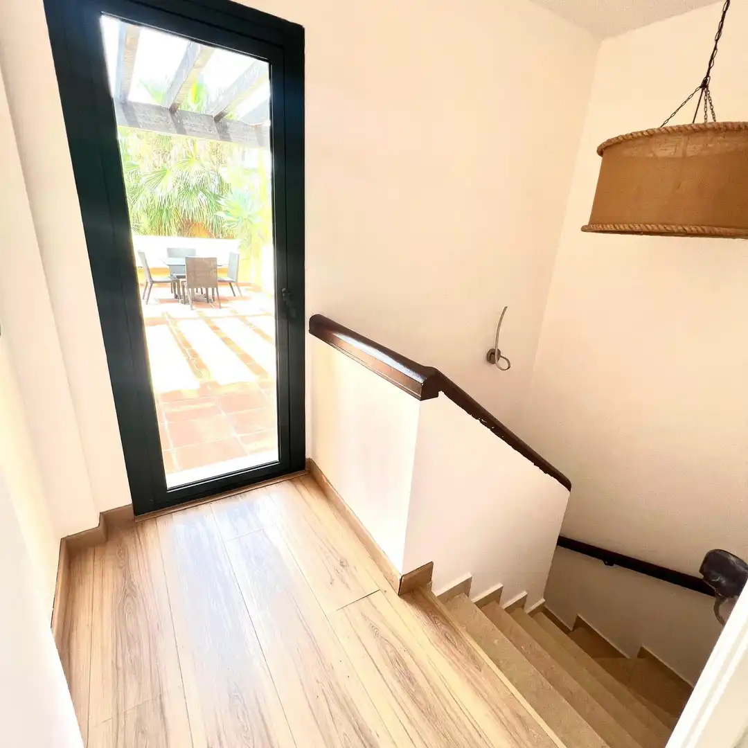Dachboden zur Miete in Estepona mit Klimaanlage, Terrasse und Schwimmbad