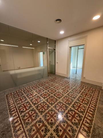 Oficina en Alquiler en Via Roma en Plaça dels Patins