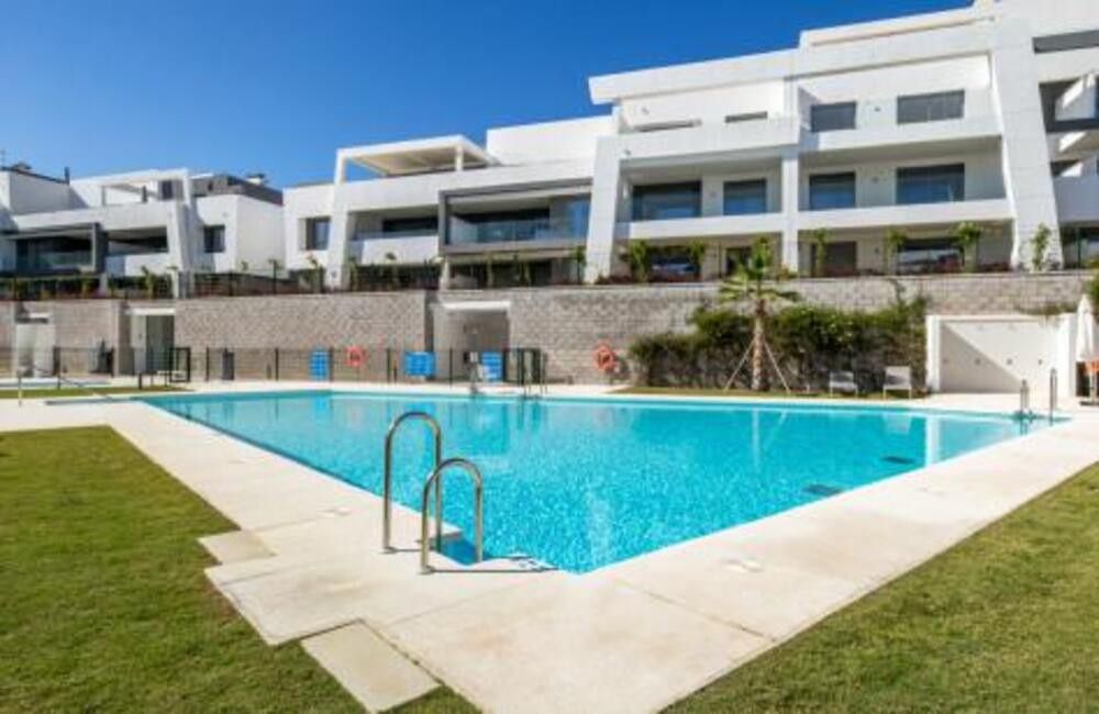 Exterior view of Apartment to rent in Estepona  with Air Conditioner, Terrace and Swimming Pool