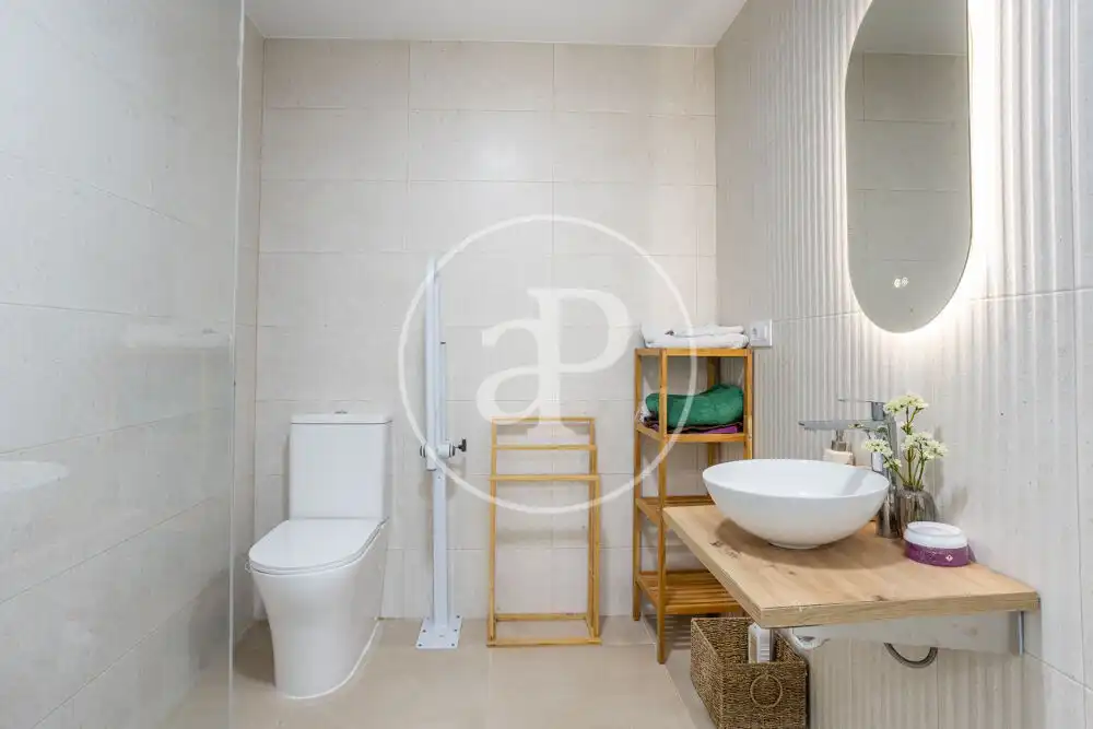Bany de Loft de lloguer en Valencia amb Aire condicionat i Moblat