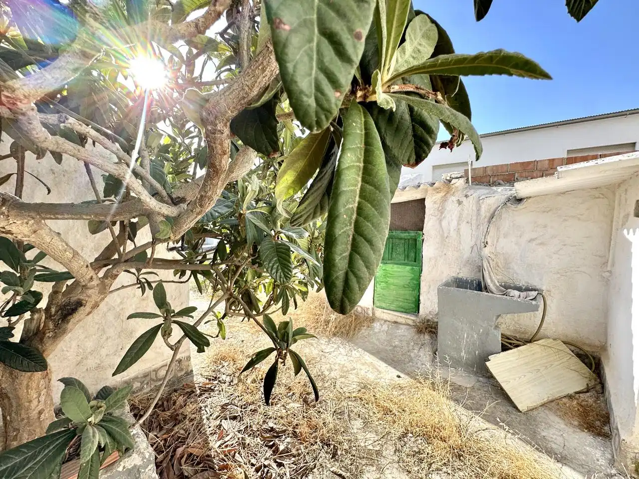 Vista exterior de Casa o xalet en venda en Sierra de Yeguas amb Jardí privat