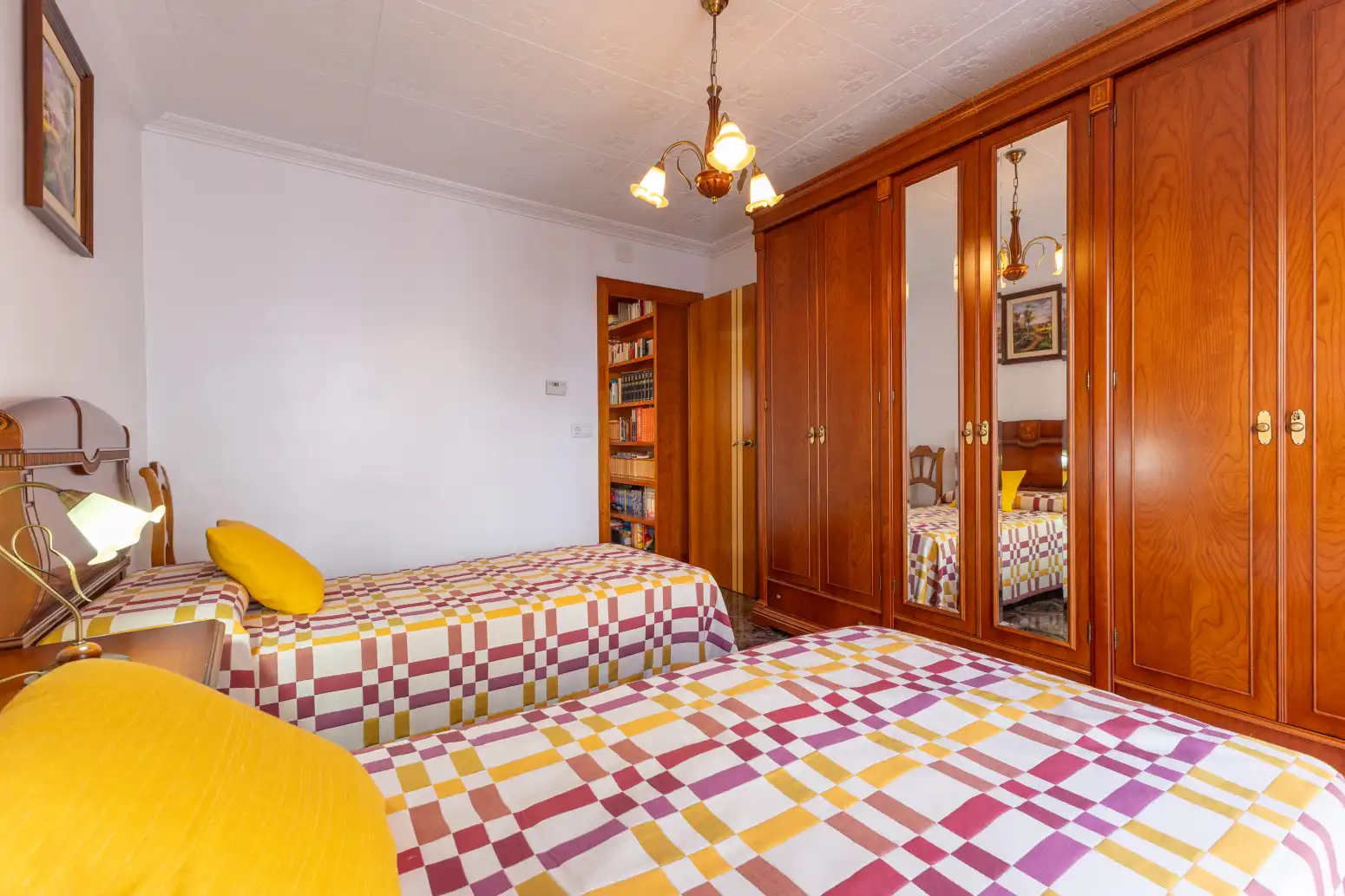 Dormitori de Casa o xalet en venda en Viver amb Terrassa i Moblat