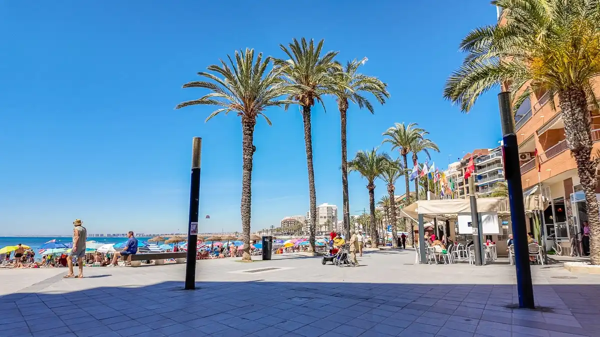 Vista exterior de Piso en venta en Torrevieja con Aire acondicionado, Calefacción y Terraza