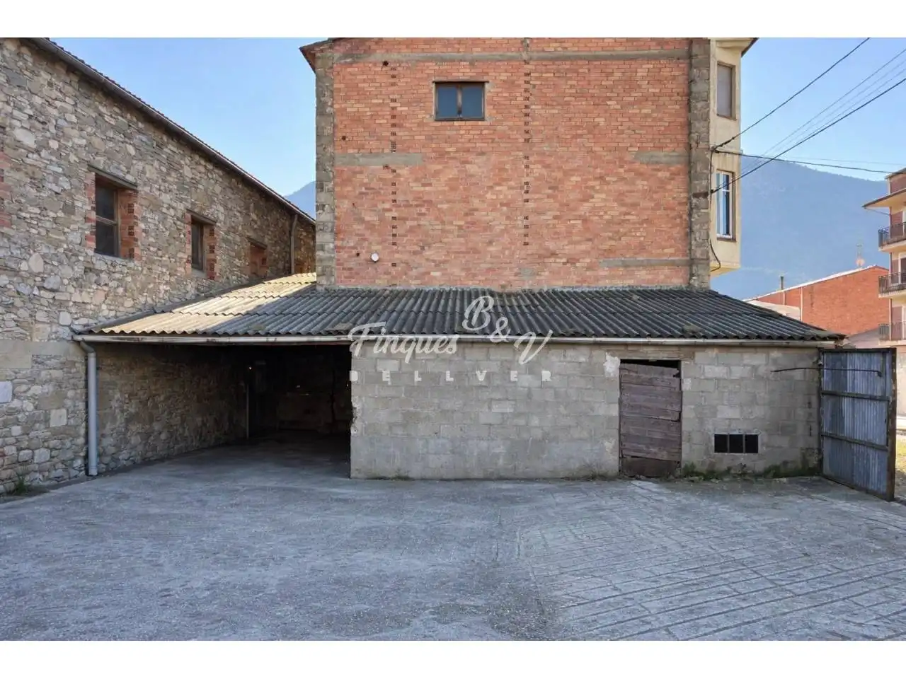 Exterior view of Industrial buildings for sale in Coll de Nargó