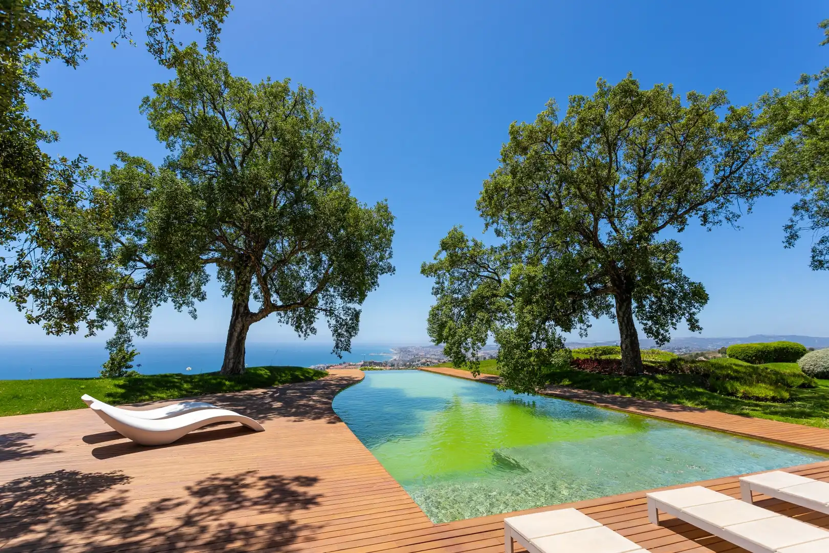 Villa mit Pool zum Verkauf in Avenida del Higuerón 19