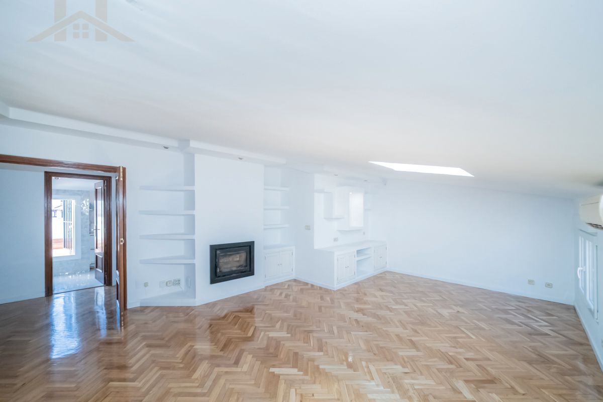 Sala d'estar de Àtic en venda en Pozuelo de Alarcón amb Aire condicionat, Calefacció i Terrassa