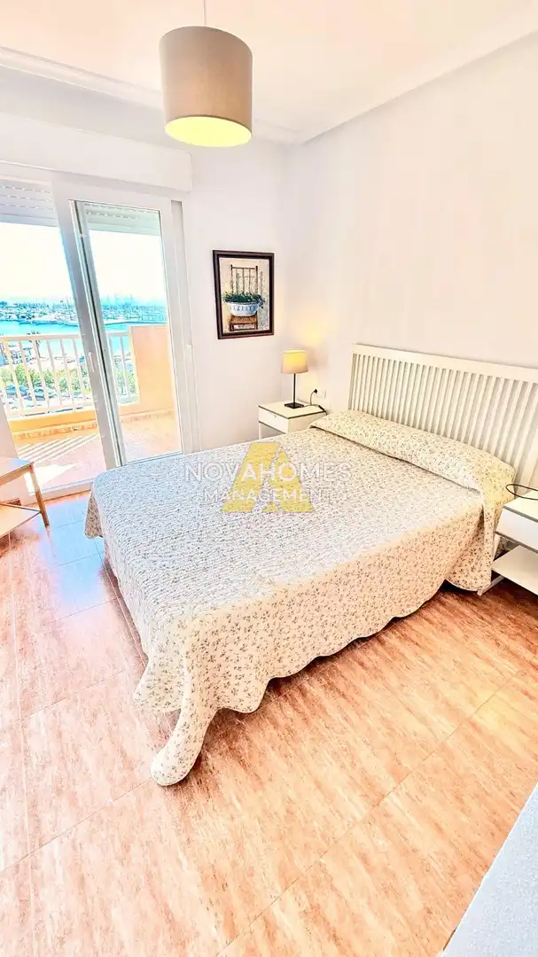 Schlafzimmer von Wohnungen zum Verkauf in La Manga del Mar Menor mit Klimaanlage, Heizung und Terrasse