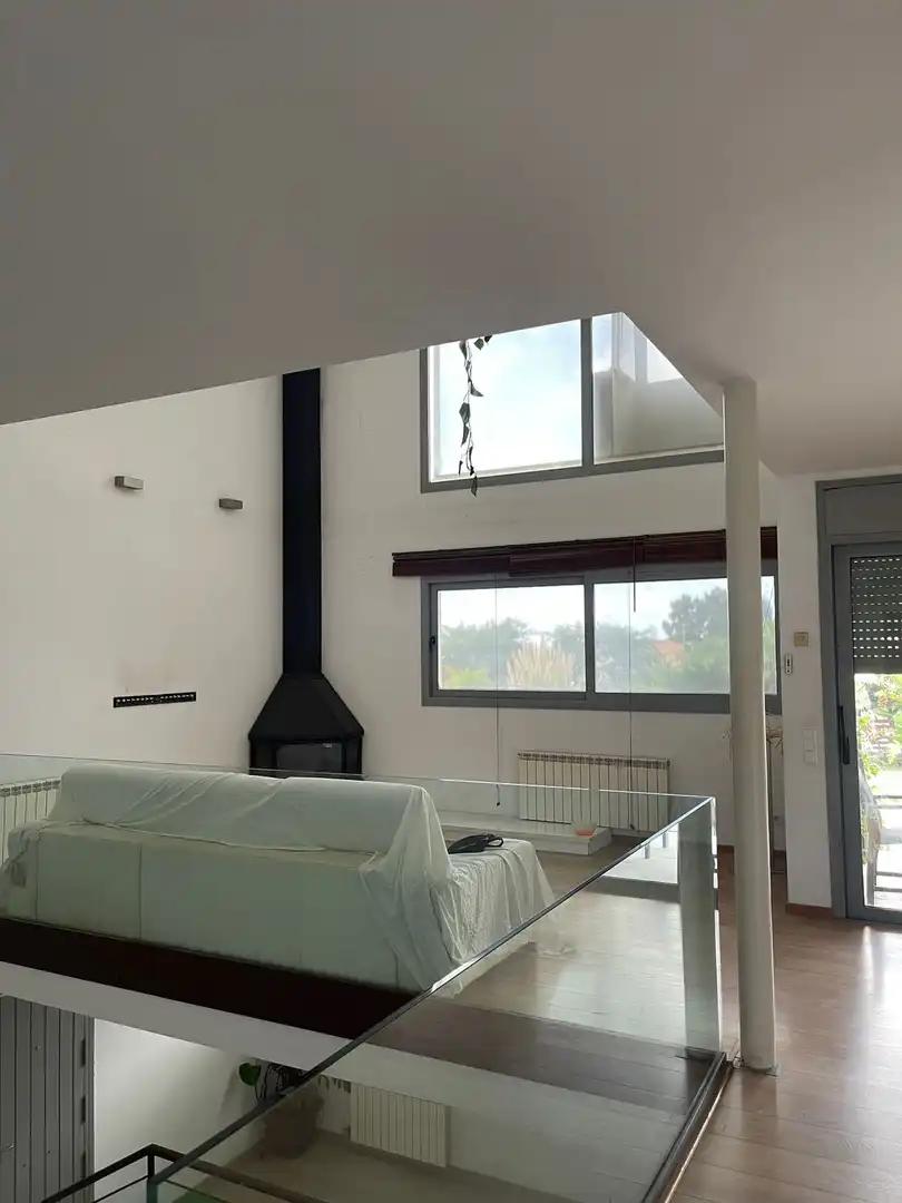 Sala de estar de Casa adosada en venta en Mataró con Aire acondicionado, Calefacción y Jardín privado
