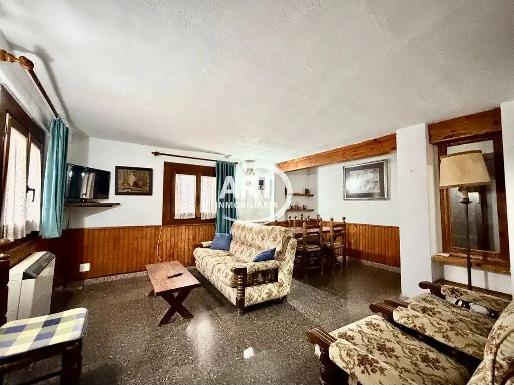 Sala d'estar de Finca rústica en venda en Alcalá de la Selva amb Calefacció i Moblat