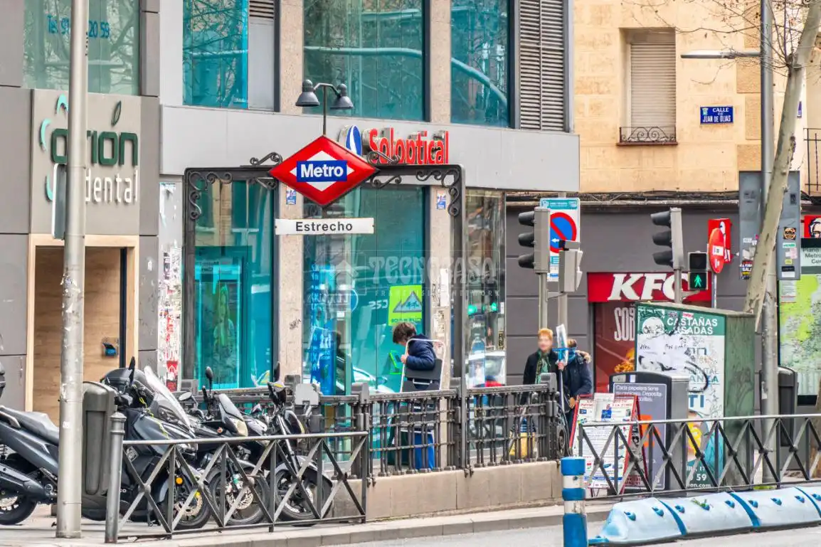 Vista exterior de Pis en venda en Madrid amb Calefacció i Balcó