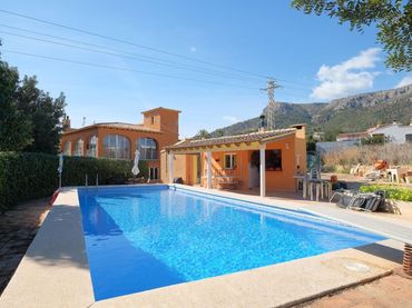 Casa con piscina in vendita a Benicolada - Las Adelfas