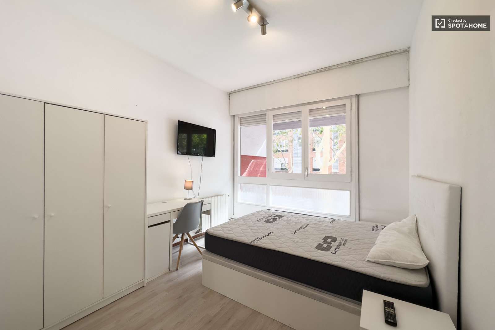 Flat to share in Pedralbes