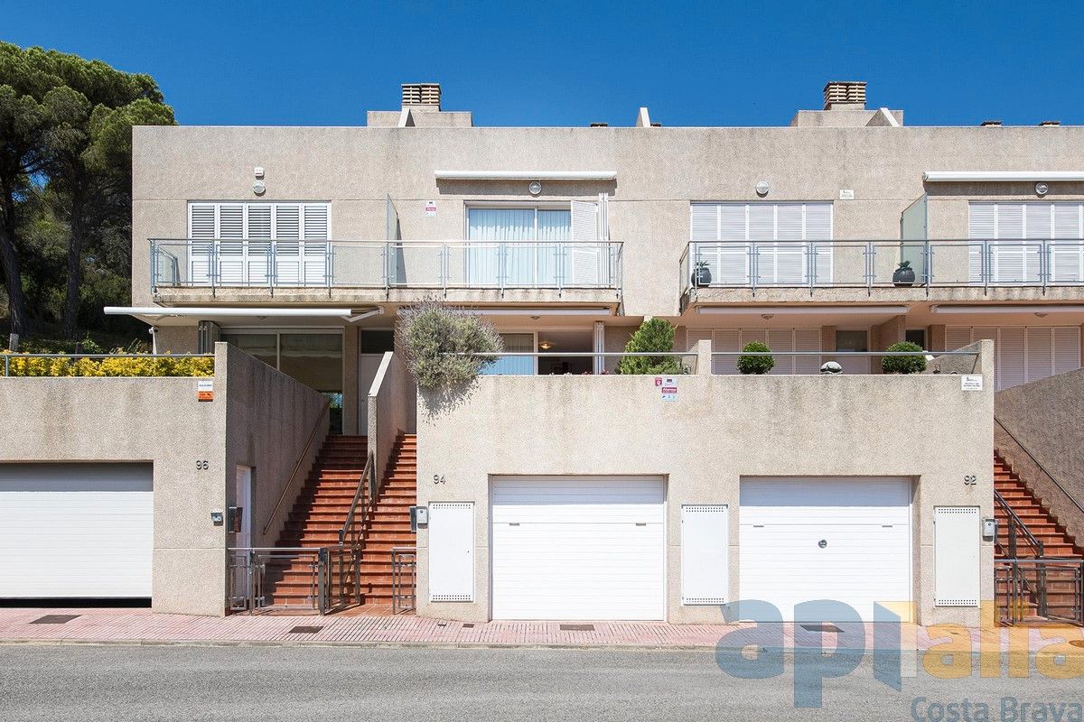 Exterior view of Single-family semi-detached for sale in Sant Feliu de Guíxols  with Heating, Private garden and Terrace