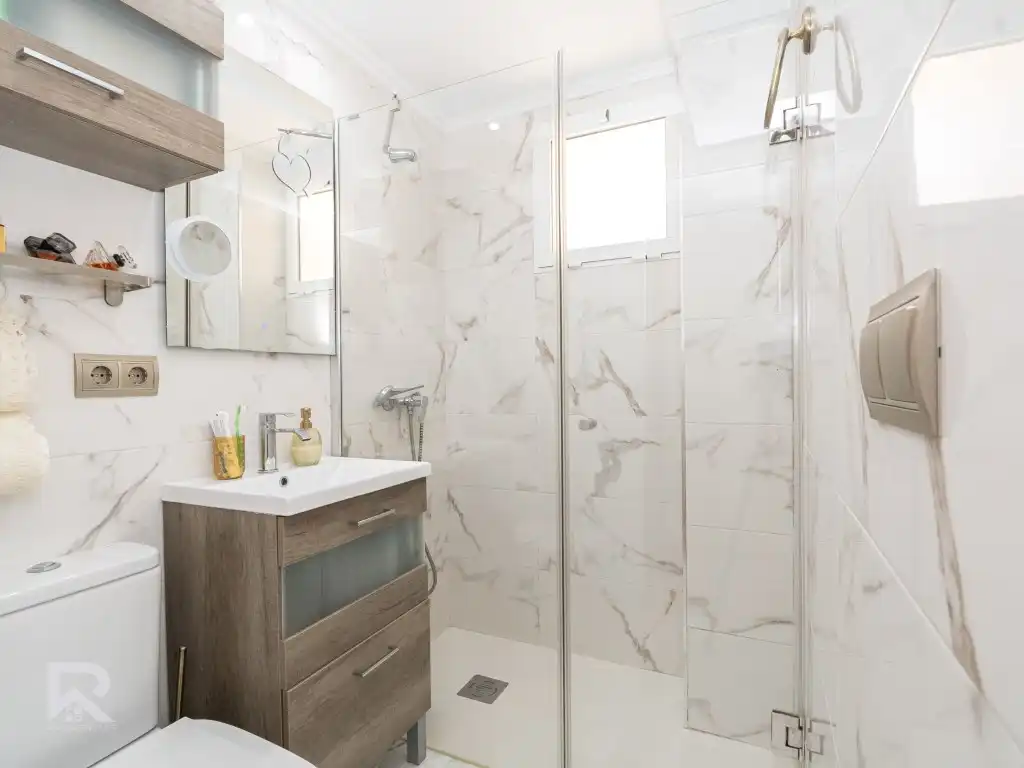Bathroom of Flat for sale in Llutxent