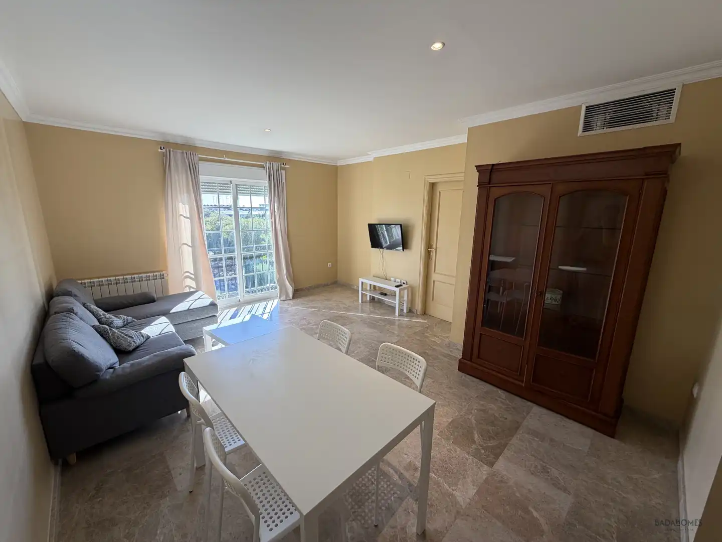 Flat with pool to rent in Calle Arturo Barea, imagen 2