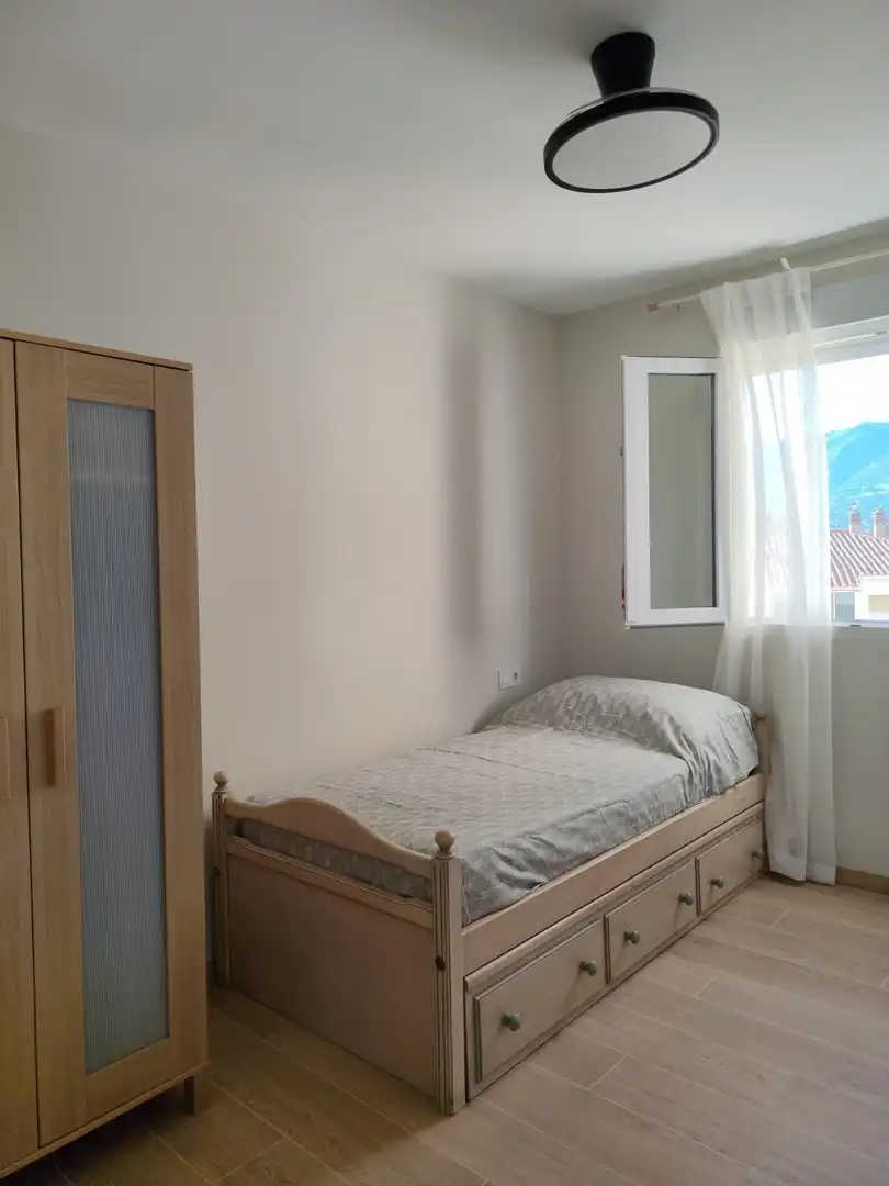 Habitación de Apartamento de alquiler en Fuengirola con Aire acondicionado, Terraza y Amueblado