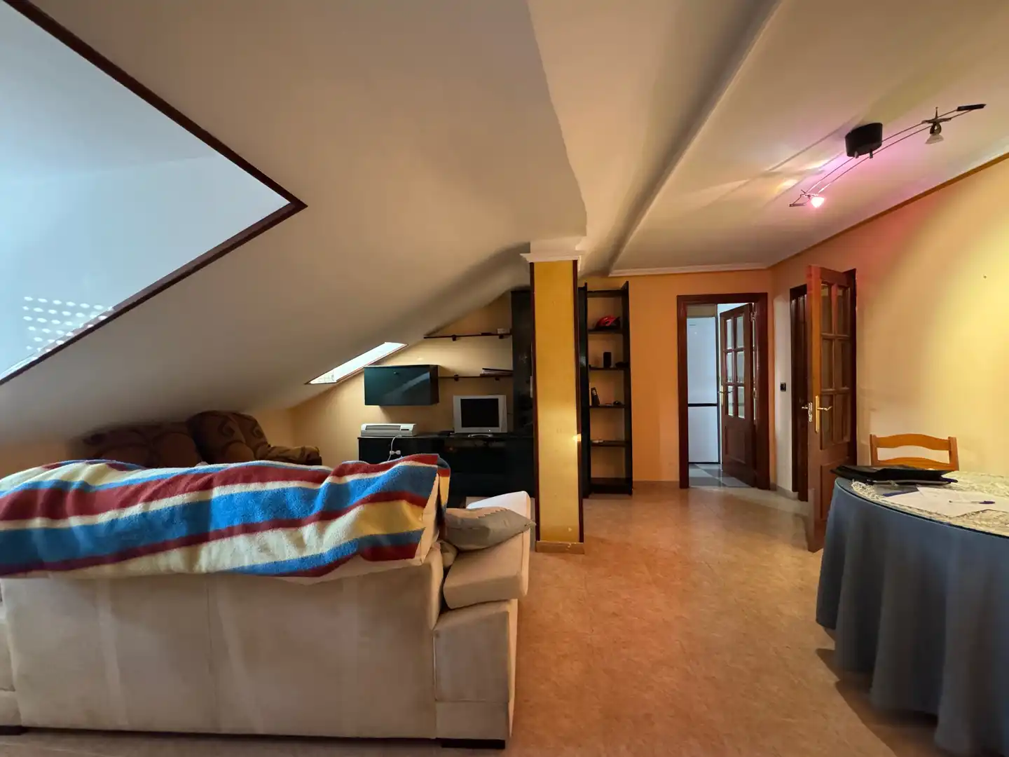 Living room of Flat for sale in Nava del Rey  with Heating, Furnished and Oven