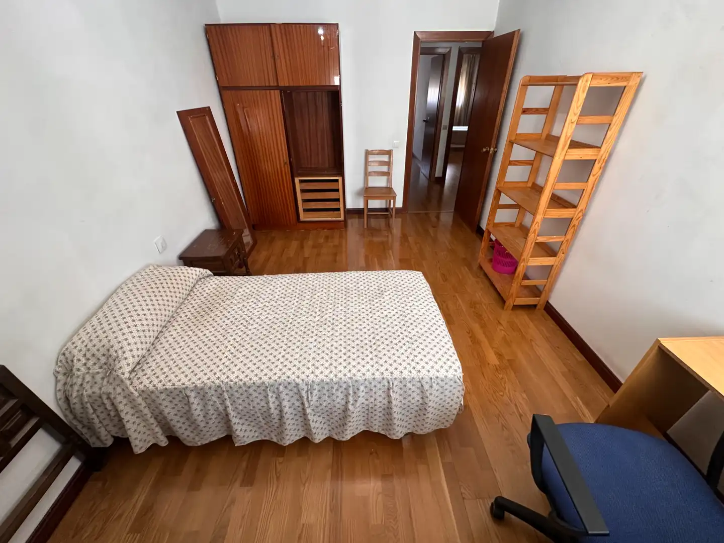 Bedroom of Flat for rent in Cuenca  with Heating, Terrace and Furnished