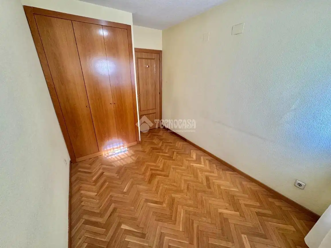 Bedroom of Flat for sale in Madrid  with Heating and Community pool