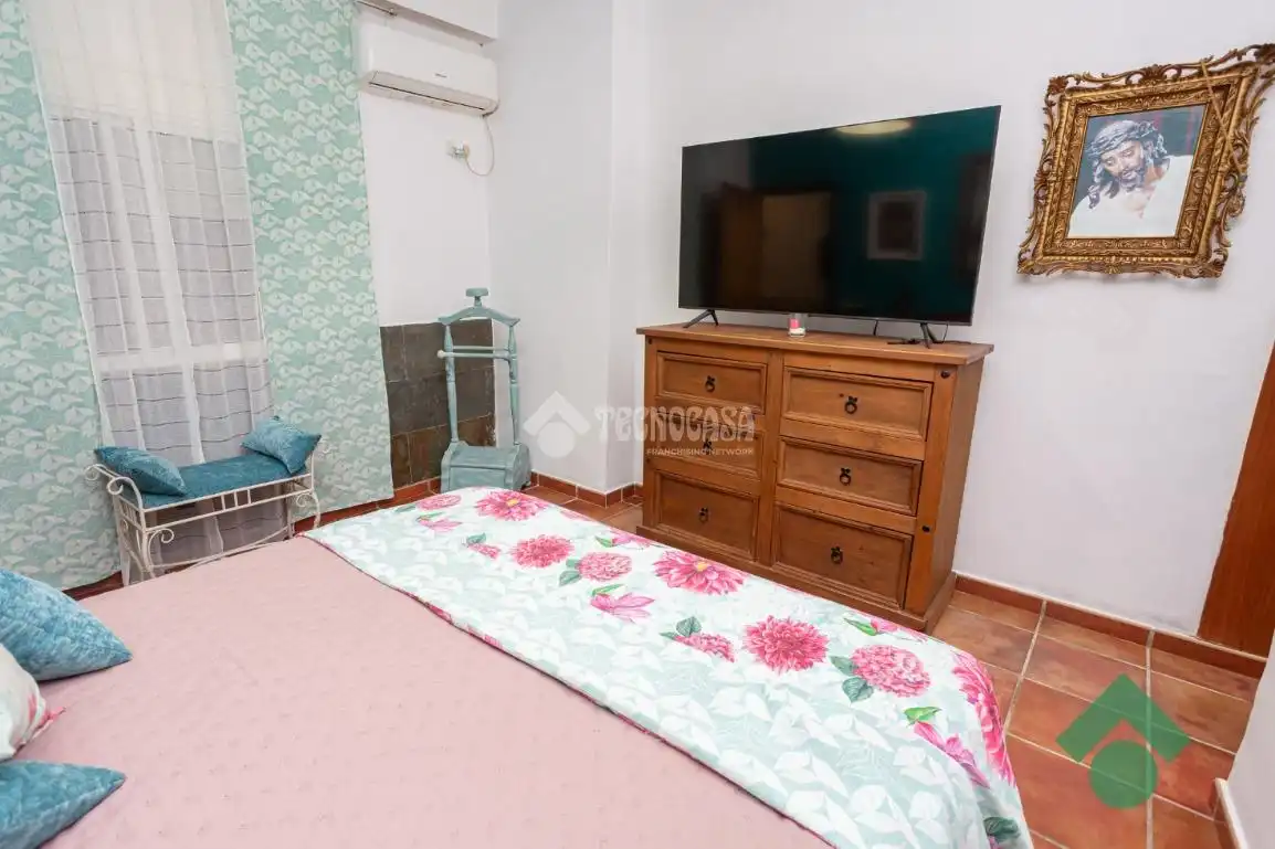 Casa pareada con jardín en venta en C. Barcelona, imagen 3