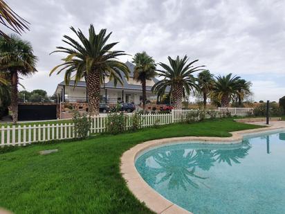 Piscina de Casa o xalet en venda en Santa Cruz del Retamar amb Aire condicionat, Calefacció i Jardí privat