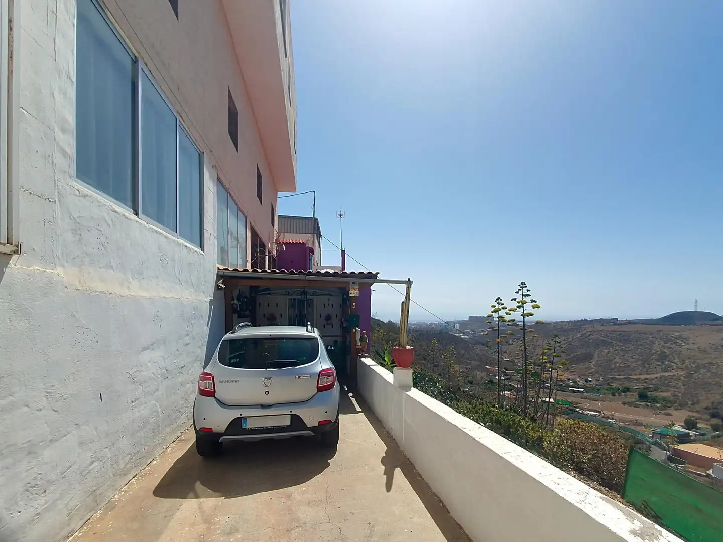 Aparcament de Casa adosada en venda en Telde amb Aire condicionat