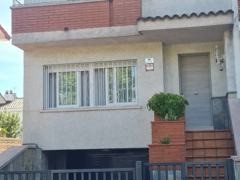 Terraced house with garden for sale in Ave Gerona 48