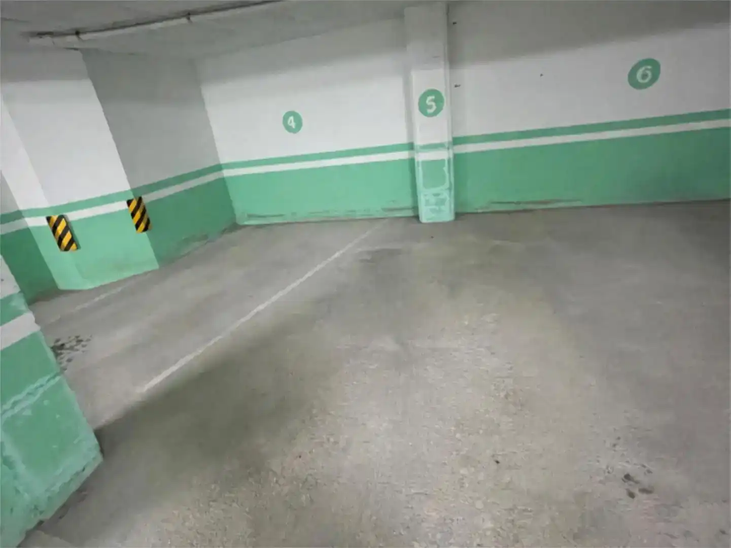 Parkplatz von Garage zum Verkauf in Cee