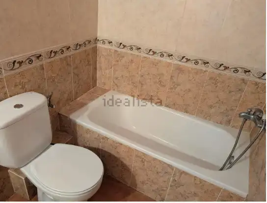 Baño de Piso en venta en Navaluenga con Calefacción y Trastero