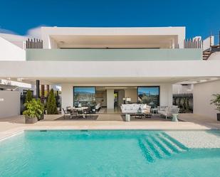 Vista exterior de Casa o xalet de lloguer en Marbella amb Aire condicionat, Terrassa i Piscina