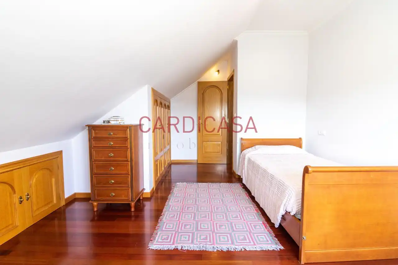 Habitación de Casa o chalet en venta en Vigo  con Calefacción, Jardín privado y Parquet
