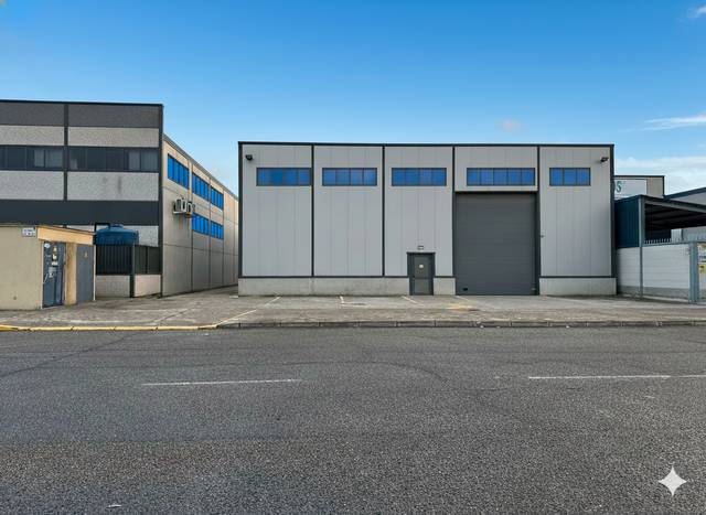 Nave industrial en Venta en Avenida del Drago, 15A en Estación - Cruz Roja