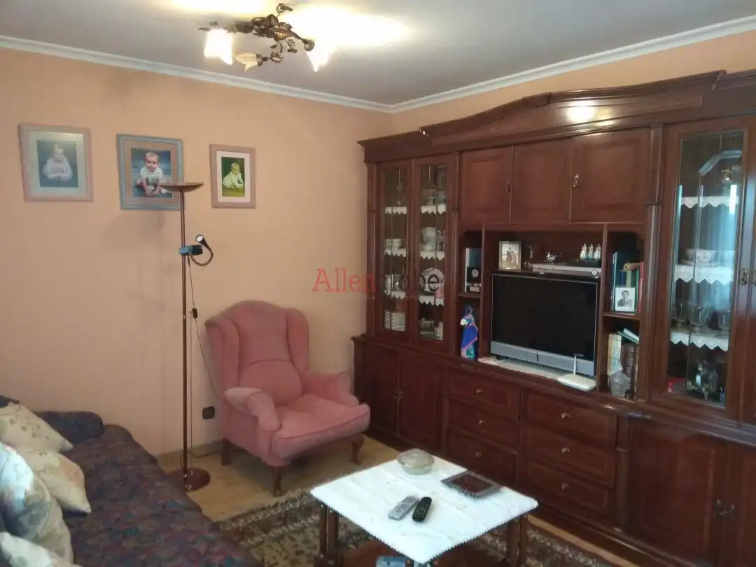 Sala de estar de Casa o chalet en venta en Nava con Calefacción, Terraza y Balcón